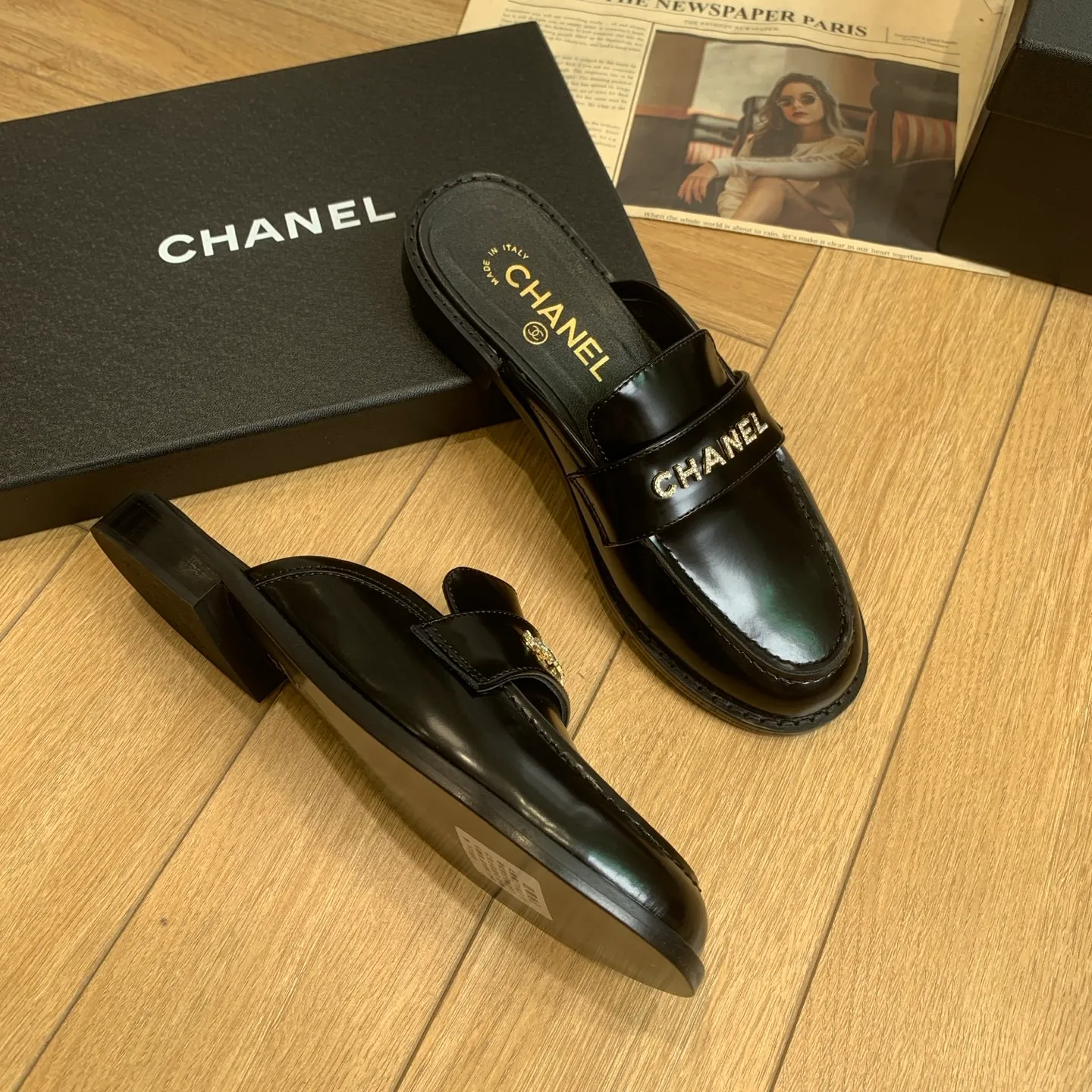 👟👟Ex-factory price 600👟👟 🍀2025 spring and summer new Chanel Chanel small diamond buckle monogram Loaf lazy half-slippers, which can be worn all year round. No matter when you wear them, they are very high-end and durable. You can attract attention when shopping on the street! Easily travel between commuting and leisure occasions, becoming a carefree fashionable and elegant woman ~ Upper: cowhide/butter Lining: lambskin Sole: Italian genuine leather outsole Size: 35-39 (40/41 customized, non-refundable and non-exchangeable